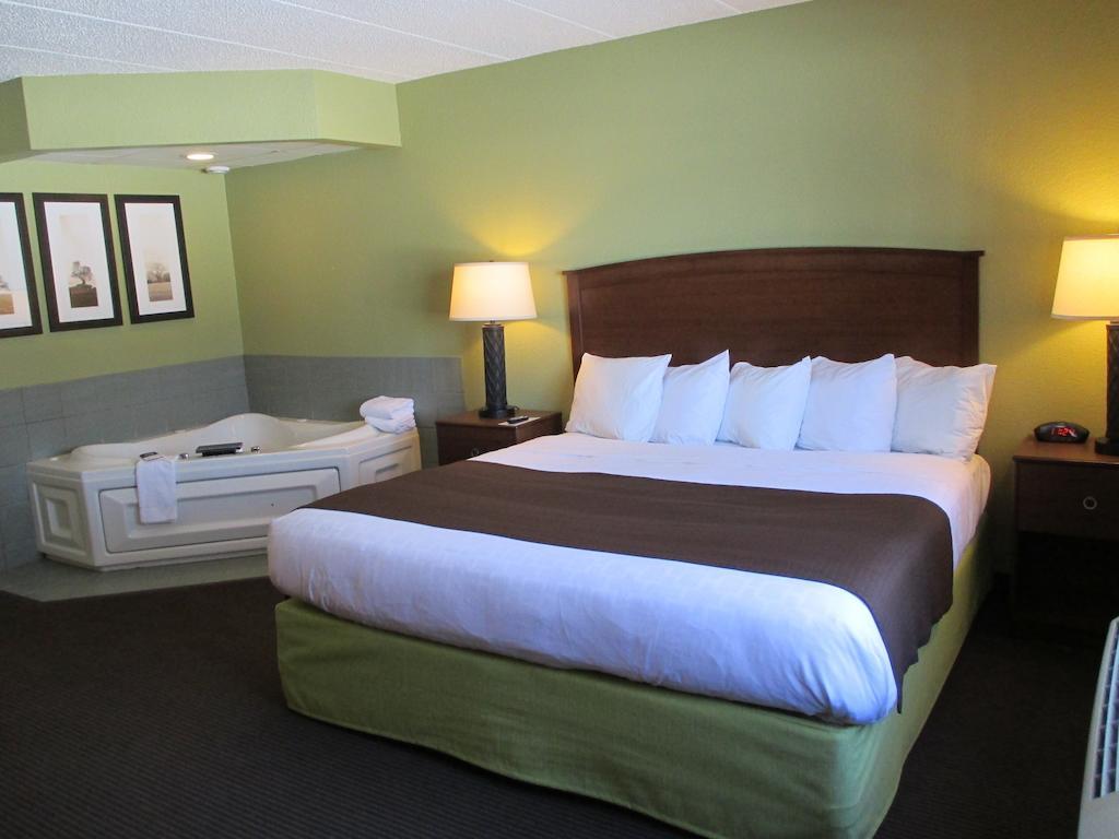 Cobblestone Hotel & Suites - Wisconsin Rapids Exterior foto