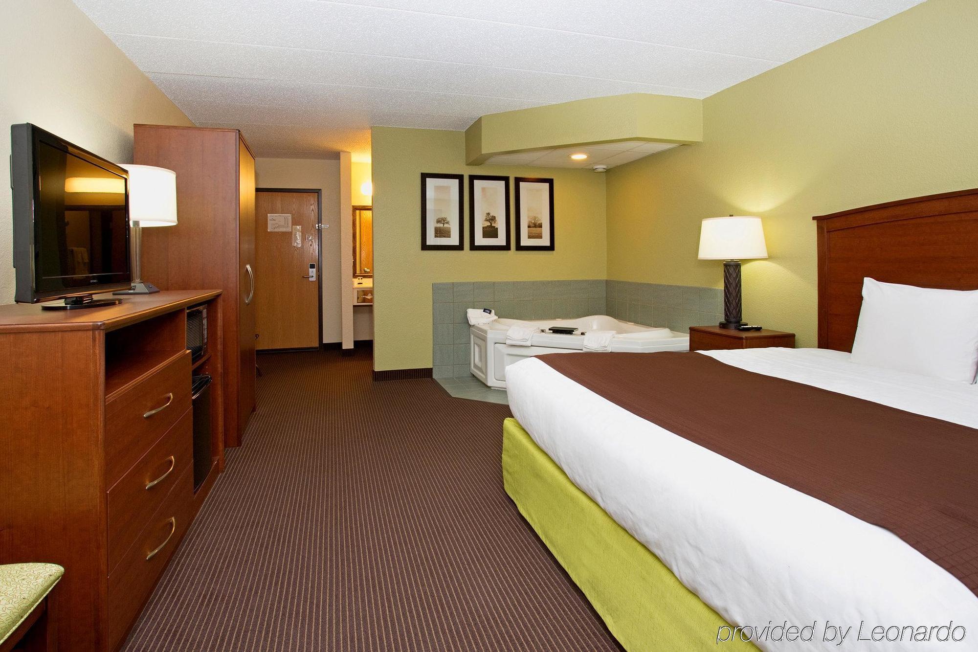 Cobblestone Hotel & Suites - Wisconsin Rapids Exterior foto